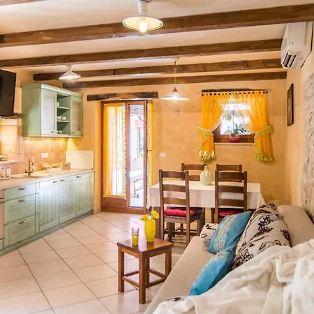 Βίλα Fumica By *